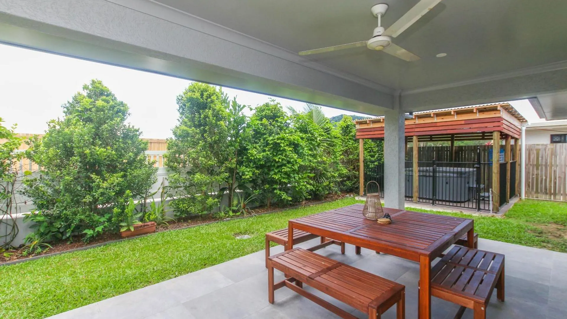Trinity Beach 4Br Modern Getaway With Spa, Pet Friendly 0*, Trinity Beach