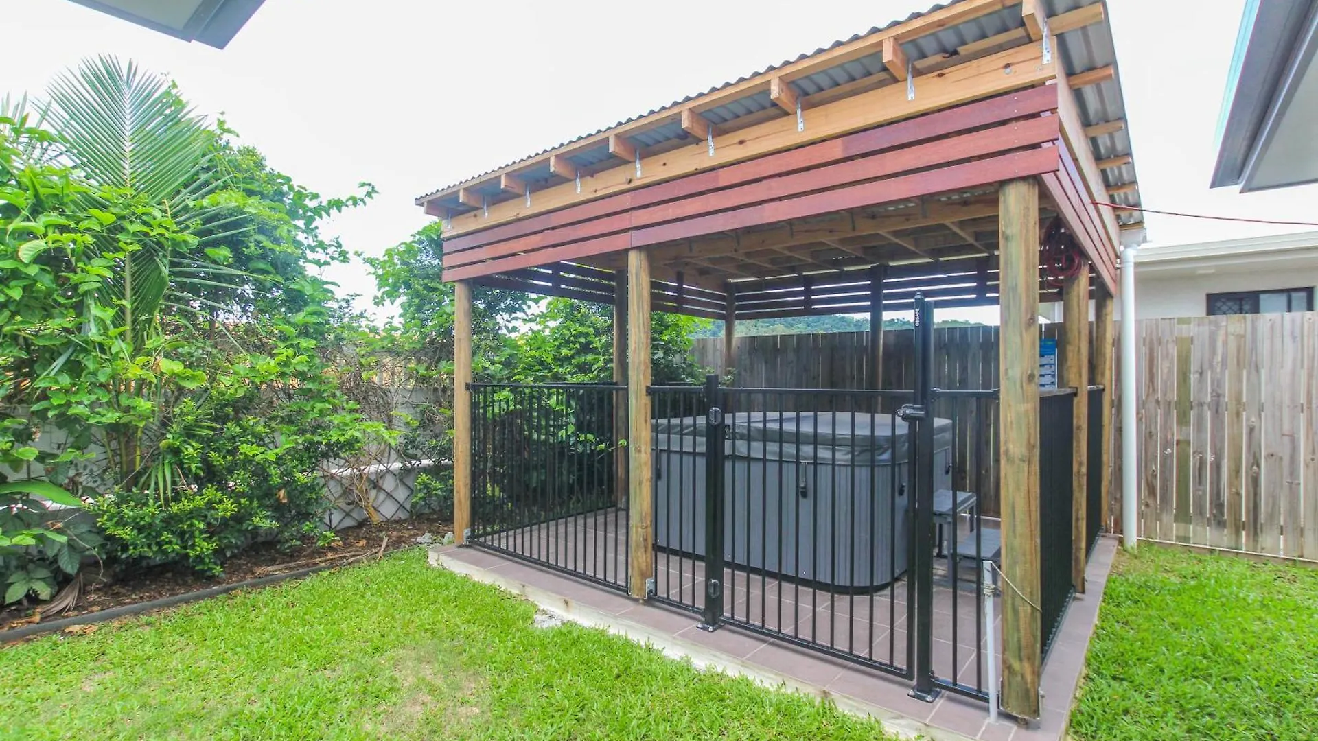 Feriehus Trinity Beach 4Br Modern Getaway With Spa, Pet Friendly Australien