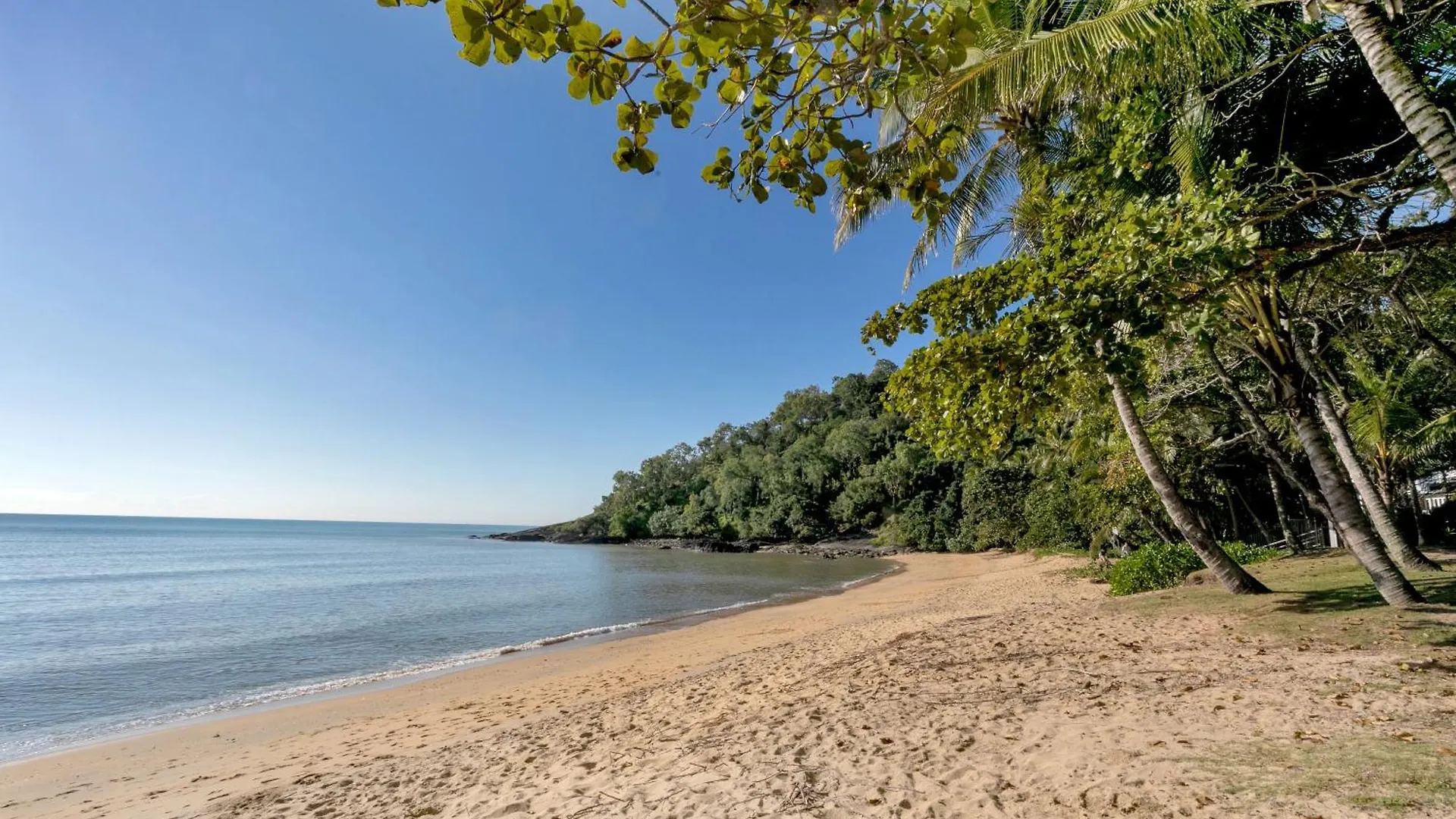 Trinity Beach 4Br Modern Getaway With Spa, Pet Friendly Trinity Beach